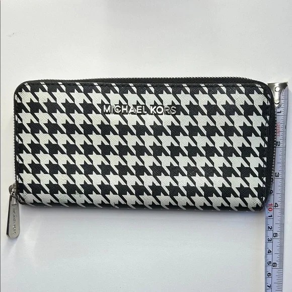 Michael Kors Monochrome Houndstooth Zip Wallet - Picture 7 of 8